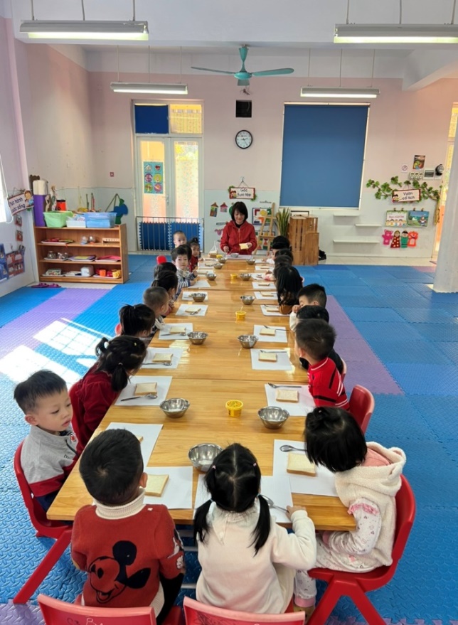 G:\Diễm MG Tuổi thơ\15. Ảnh\Bé làm nội trợ\z3961341887905_83987cb26f44347c5e1d90fa7c90e877.jpg