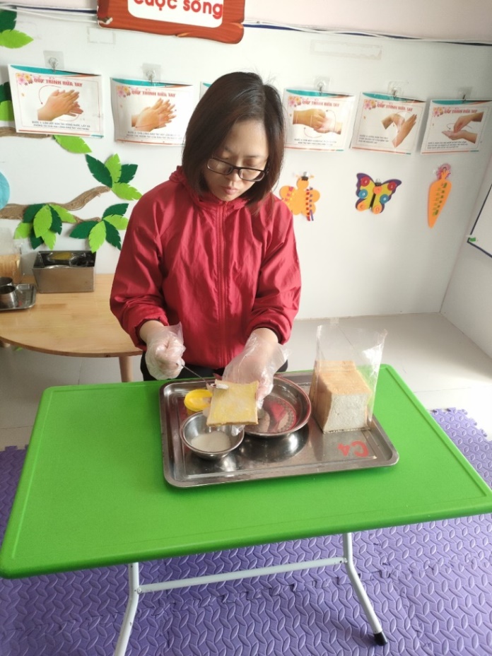 G:\Diễm MG Tuổi thơ\15. Ảnh\Bé làm nội trợ\z3961092587849_1dbe1ebbf296747c6b7d0dd3aa4900a9.jpg