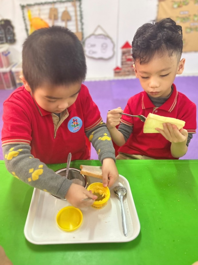 G:\Diễm MG Tuổi thơ\15. Ảnh\Bé làm nội trợ\z3963295611291_01f8fa6d9bb847983a486f470f226b3d.jpg