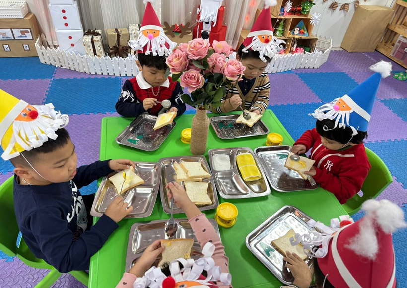 G:\Diễm MG Tuổi thơ\15. Ảnh\Bé làm nội trợ\z3961198087913_42c7ff45a0498fbe0d65a2c4f049f960.jpg