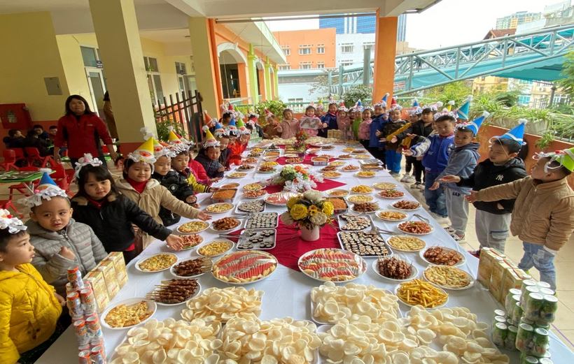 G:\Diễm MG Tuổi thơ\15. Ảnh\Buffe\z4000806914762_d2fea26fdb3d6a89d1d7d00d4a0262ff.jpg