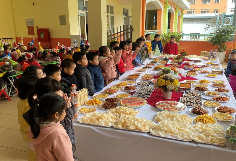 G:\Diễm MG Tuổi thơ\15. Ảnh\Buffe\z4000805156583_22d89180709140c6c10d5ddb4a8a39ec.jpg