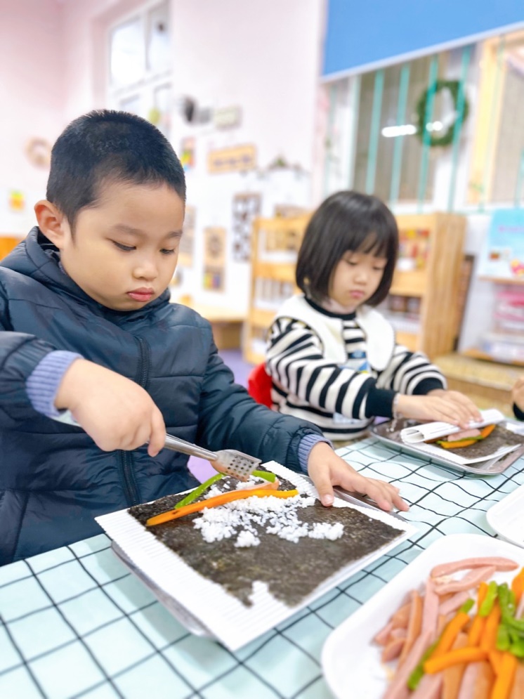 G:\Diễm MG Tuổi thơ\15. Ảnh\Cơm cuộn\z3999633848360_bc11e243f5759229e5c910088f8c5891.jpg