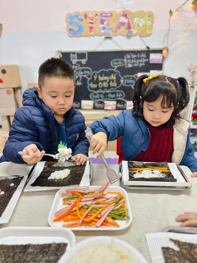 G:\Diễm MG Tuổi thơ\15. Ảnh\Cơm cuộn\z3999633839281_ef7bdfd93836b6f0aa7586a559bd0133.jpg