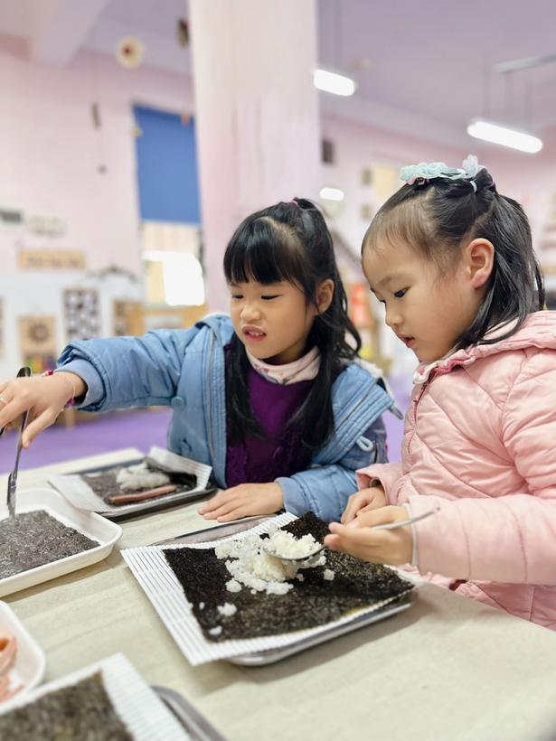 G:\Diễm MG Tuổi thơ\15. Ảnh\Cơm cuộn\z3999633837595_05cbbbdc8b6790b02805c5ebc4e79084.jpg