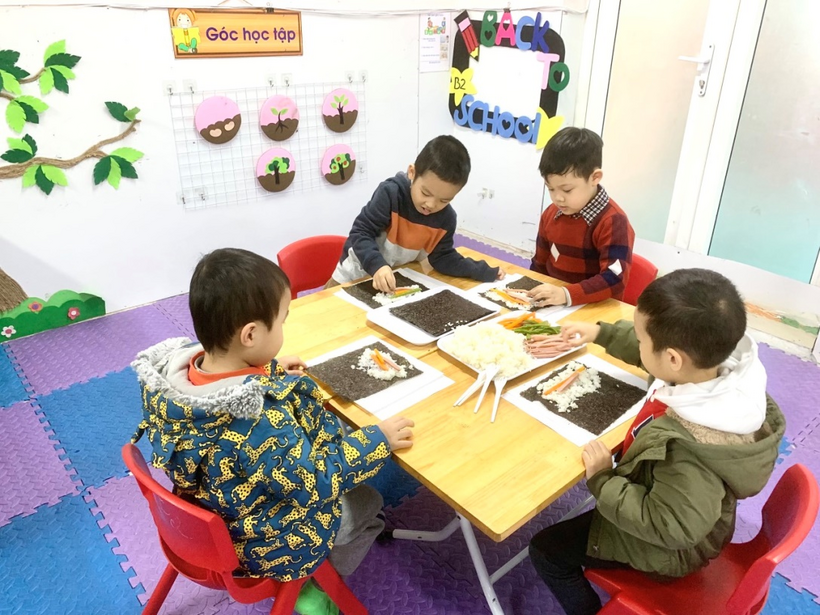 G:\Diễm MG Tuổi thơ\15. Ảnh\Cơm cuộn\z3999633820159_7449afd56cd9b5054c41f4c9af5dd76f.jpg