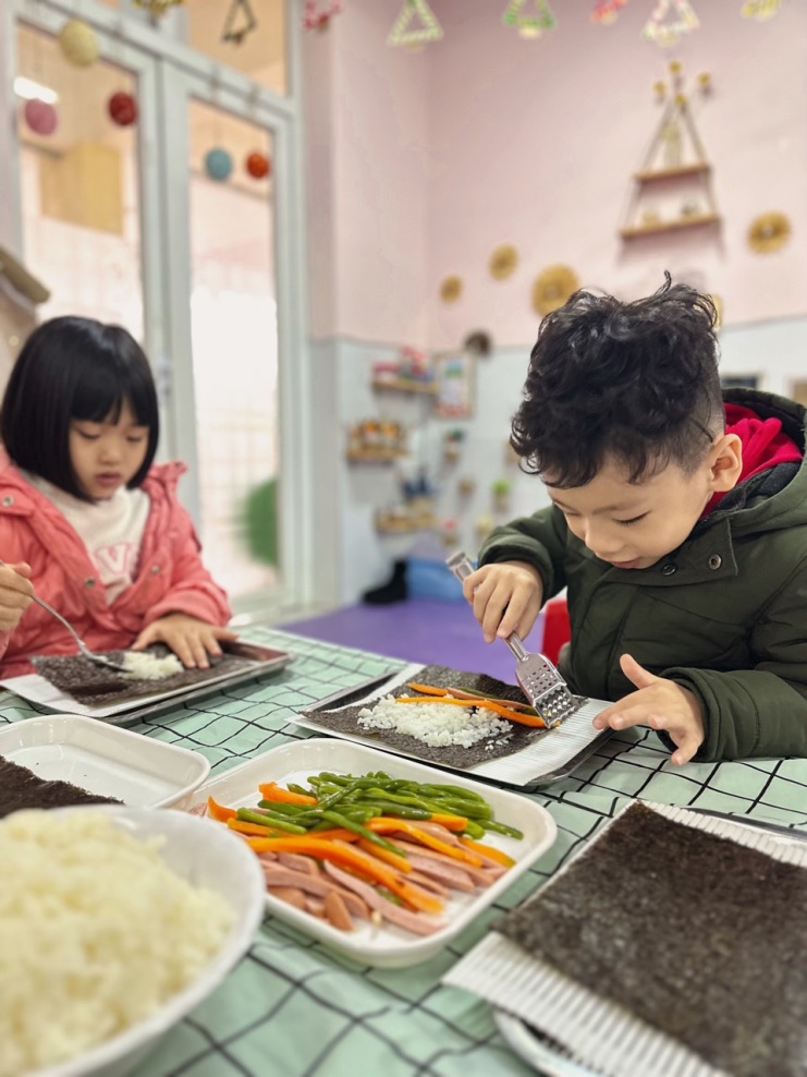 G:\Diễm MG Tuổi thơ\15. Ảnh\Cơm cuộn\z3999633863389_0bae2a66471f1732e901aeac217c118f.jpg