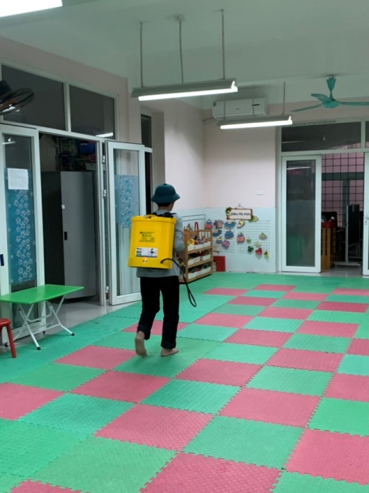 G:\Diễm MG Tuổi thơ\15. Ảnh\Phun thuoc muỗi\z4197096729731_271d4f5ad69832b4eea6f0e10aa29463.jpg