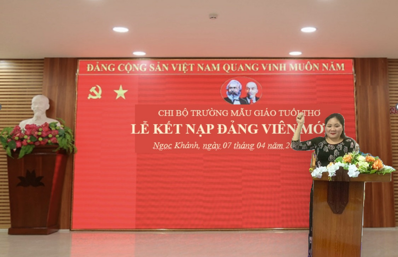 A person sitting at a podium
Description automatically generated with low confidence