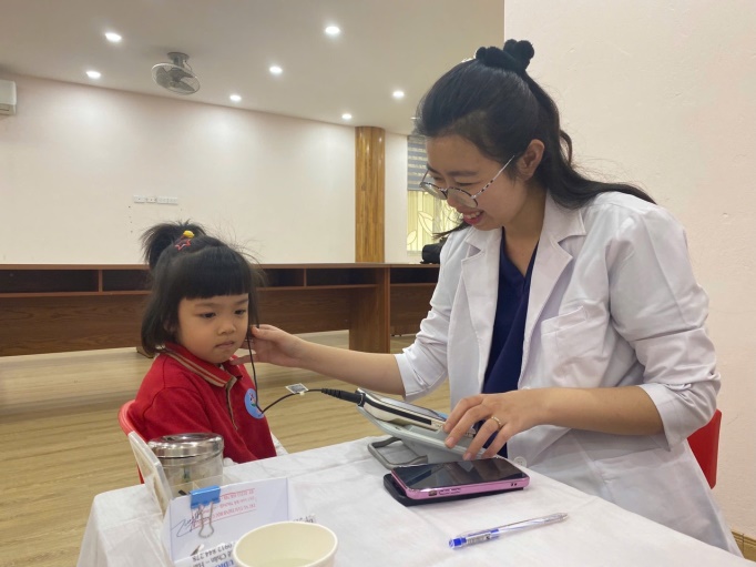 G:\Diễm MG Tuổi thơ\Năm học 2024-2025\4. Y tế\Ảnh khám thinh giác\z5980762798026_bb5161a9b915ecea0337c1a0c7f25ed1.jpg