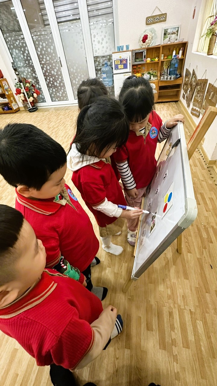 D:\Ảnh và video Tuổi Thơ\Trường Tuổi Thơ\7.ẢNH CHỤP HOẠT ĐỘNG CỦA TRẺ\2024.Kiểm tra HK1\B3\z6162481024897_789f530f15e2aafb1a72a4cc0092fde4.jpg