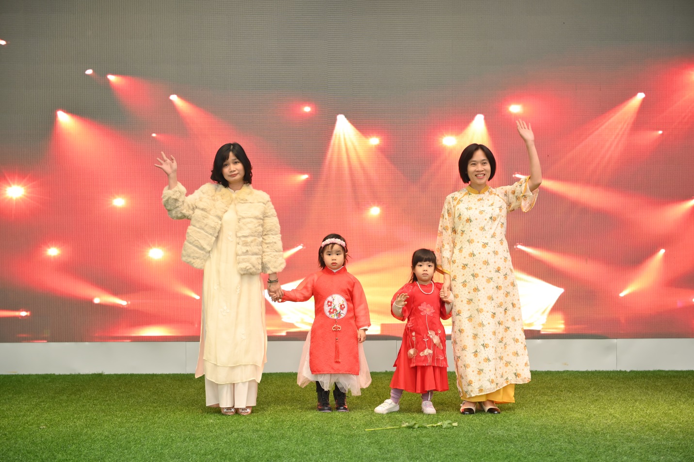 D:\ẢNH\chao xuan at ty 2025\PPX_0121.JPG