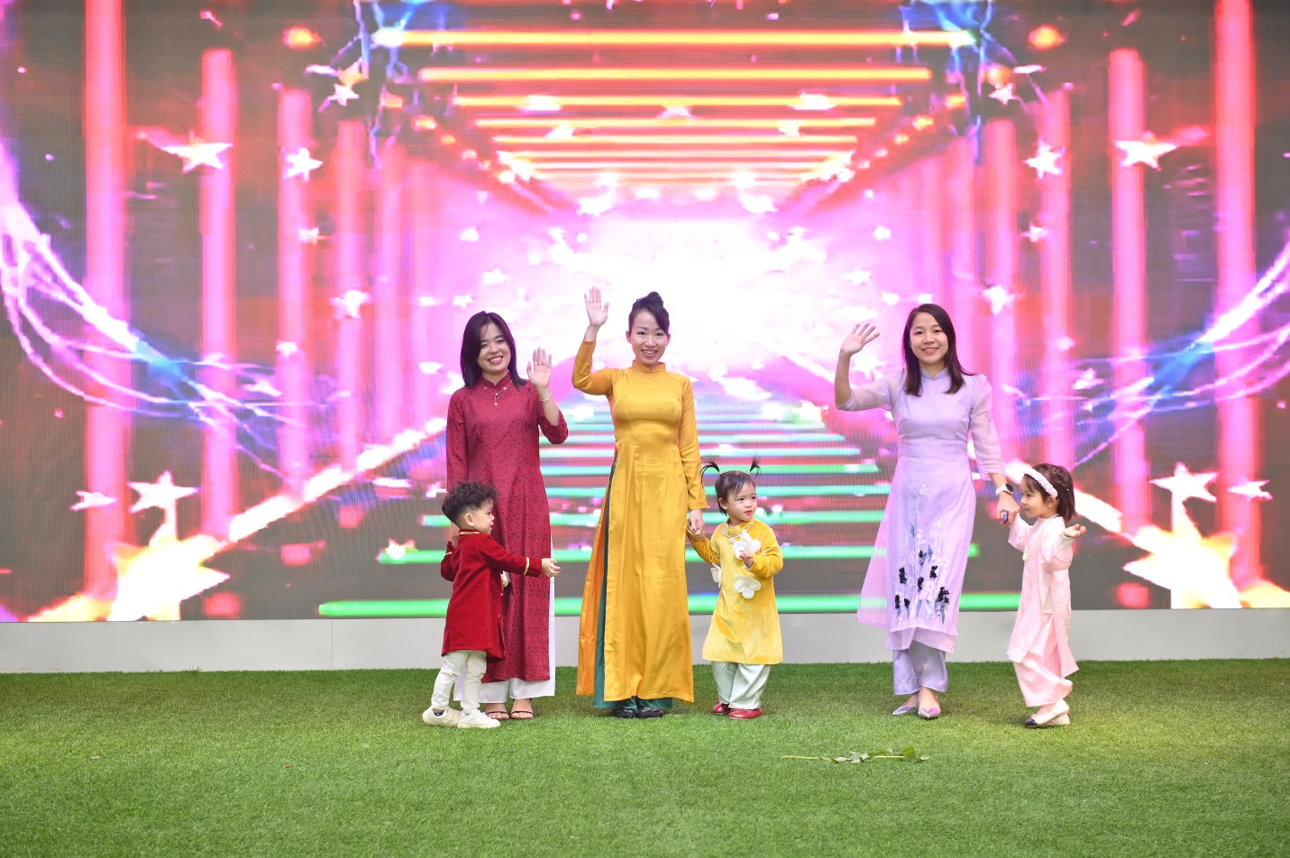 D:\ẢNH\chao xuan at ty 2025\PPX_0179.JPG