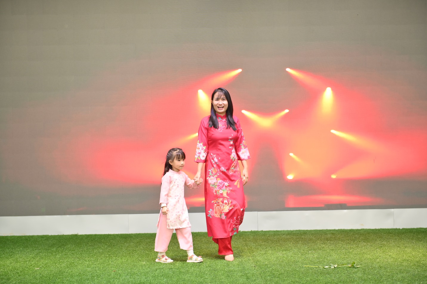 D:\ẢNH\chao xuan at ty 2025\PPX_0254.JPG