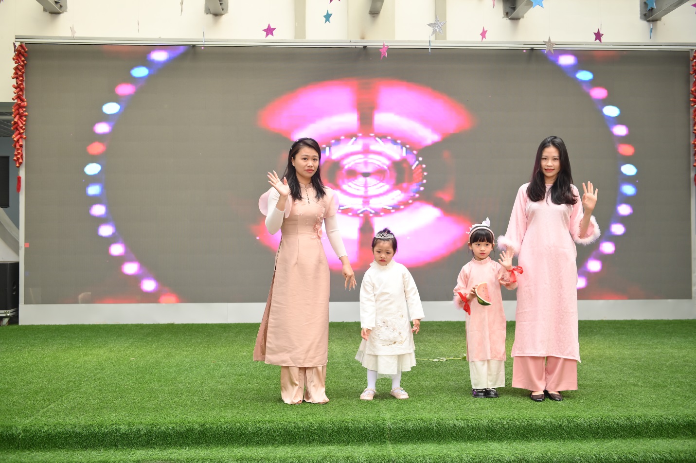 D:\ẢNH\chao xuan at ty 2025\PPX_0308.JPG