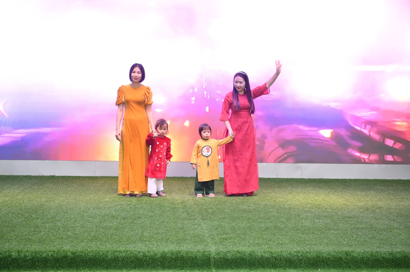 D:\ẢNH\chao xuan at ty 2025\PPX_0103.JPG