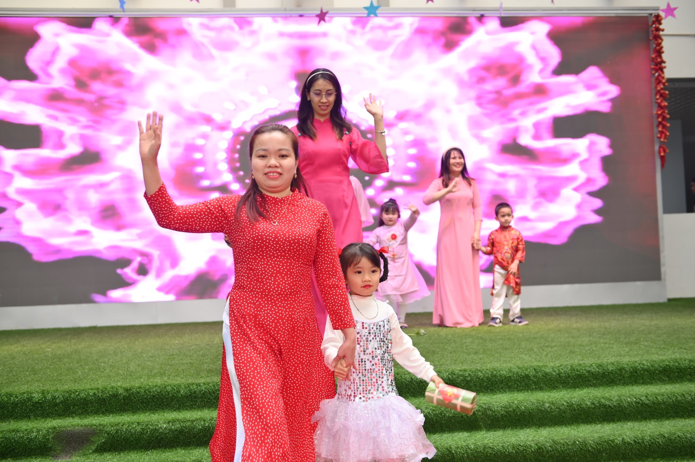 D:\ẢNH\chao xuan at ty 2025\PPX_0344.JPG