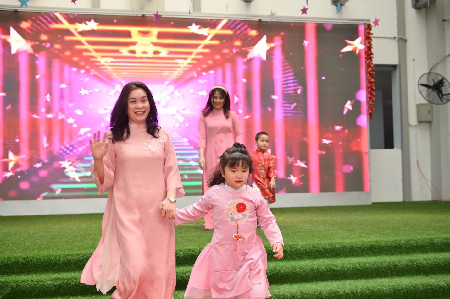 D:\ẢNH\chao xuan at ty 2025\PPX_0352.JPG