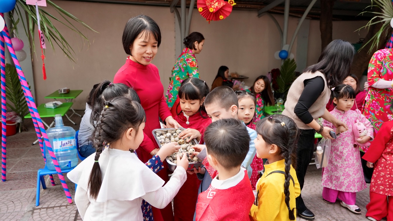 D:\Ảnh và video Tuổi Thơ\Trường Tuổi Thơ\10.ẢNH CHỤP CÁC SỰ KIÊN TRONG NĂM\Ảnh chụp tết\2025.01.14 lễ hội Xuân\Ảnh Hội Xuân_15.1\DSC00123.JPG