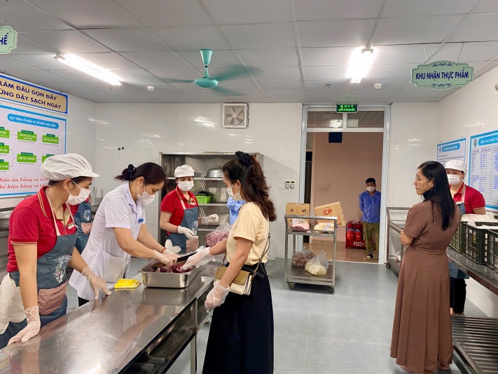 G:\Diễm MG Tuổi thơ\DU LIEU CAC NAM\3. NUOI DUONG\Ảnh PH nhận TP\z6595670250755_86dcbe1ef9809b6380833aa5edd5a848.jpg