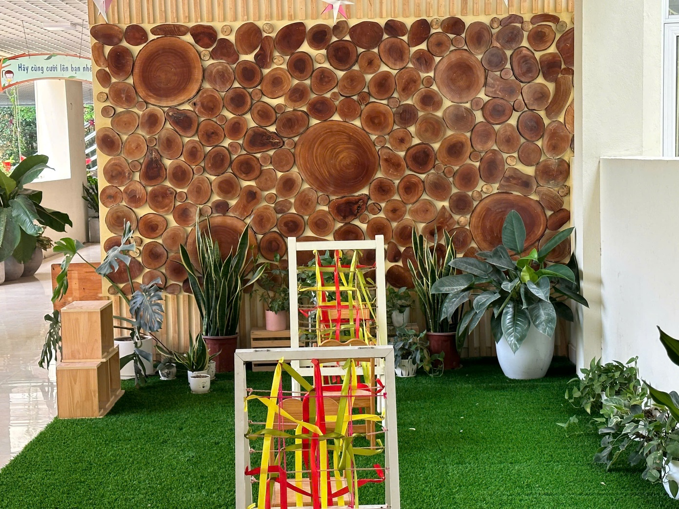 D:\Ảnh và video Tuổi Thơ\Trường Tuổi Thơ\3.ẢNH TRƯỜNG MỚI SAU CẢI TẠO\Ảnh trường mới xây dựng xong\Hành lang tầng 2\z6925690747184_01dedebefc14f6953aa6f4567d77a0d9.jpg