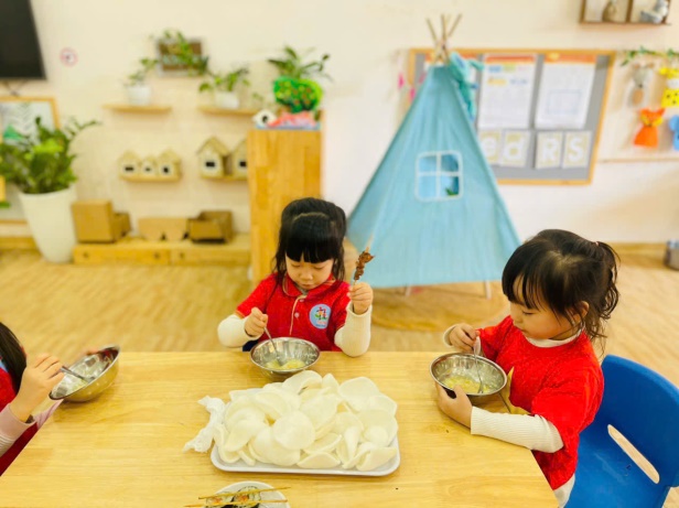 C:\Users\Admin\Desktop\Ảnh Buffet chào 2026\A3\gen-h-z7367350970136_b8ba39f107c06a449ee217699025c435.jpg