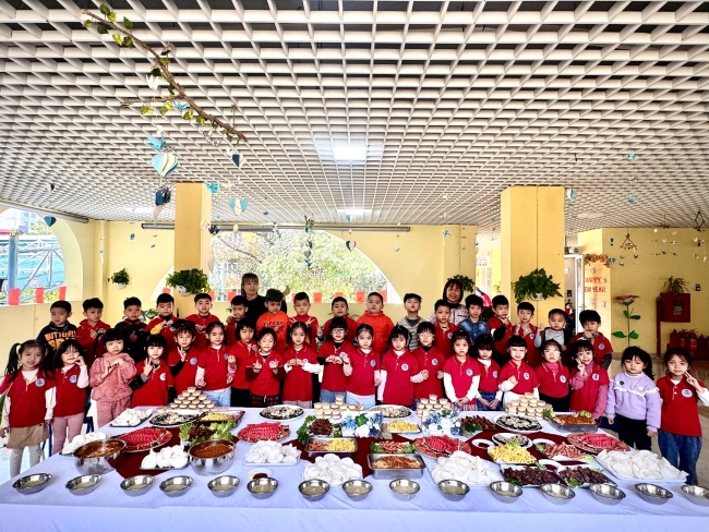 C:\Users\Admin\Desktop\Ảnh Buffet chào 2026\A1\gen-h-z7367967962954_4098773b7c532432c1381a9839c30569.jpg