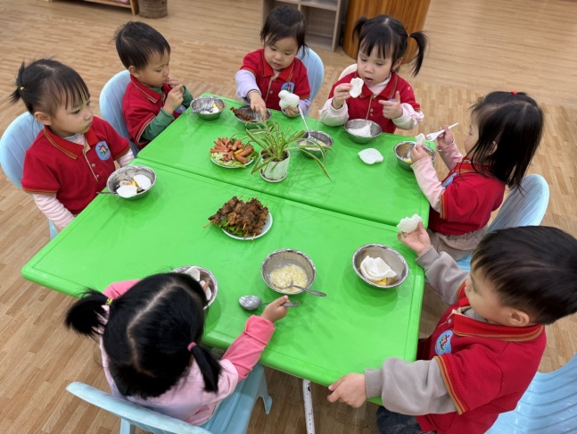 C:\Users\Admin\Desktop\Ảnh Buffet chào 2026\D1\z7367386141619_fc67e1b726f12c4535dd55158f9c8d8c.jpg