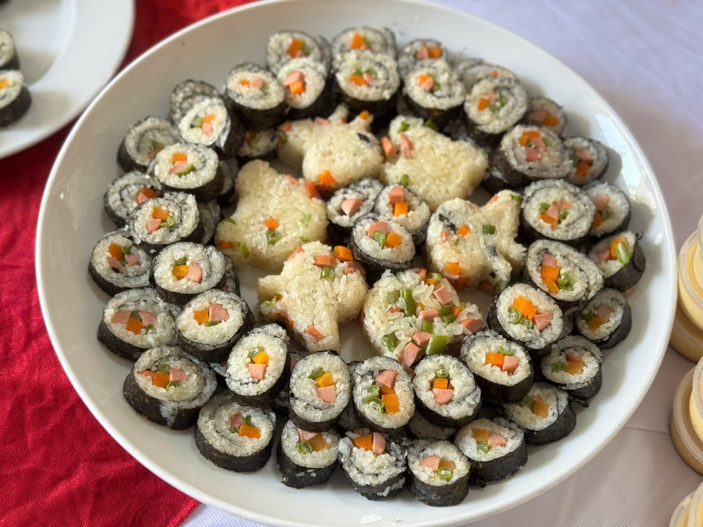 C:\Users\Admin\Desktop\Ảnh Buffet chào 2026\A1\gen-h-z7367967912288_367c5b1b484b0d50e91c779870dffbfd.jpg