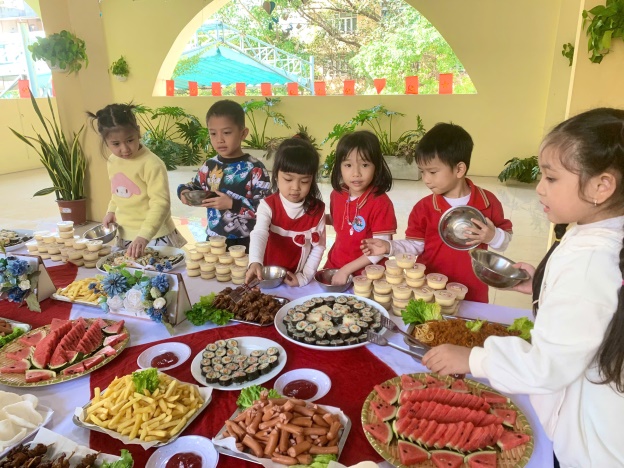 C:\Users\Admin\Desktop\Ảnh Buffet chào 2026\A2\gen-h-z7367341885565_0ea80959d92101ffda0bf52f27da1617.jpg