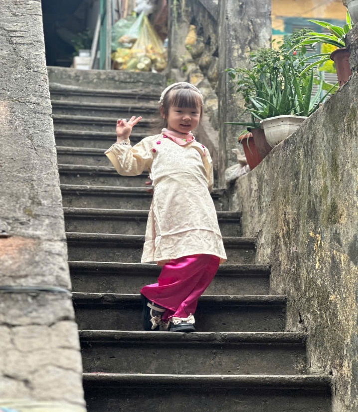 C:\Users\hp\Desktop\Ảnh B3\z6347038764881_e097afcf732e8ccd17118527bc8f3381.jpg