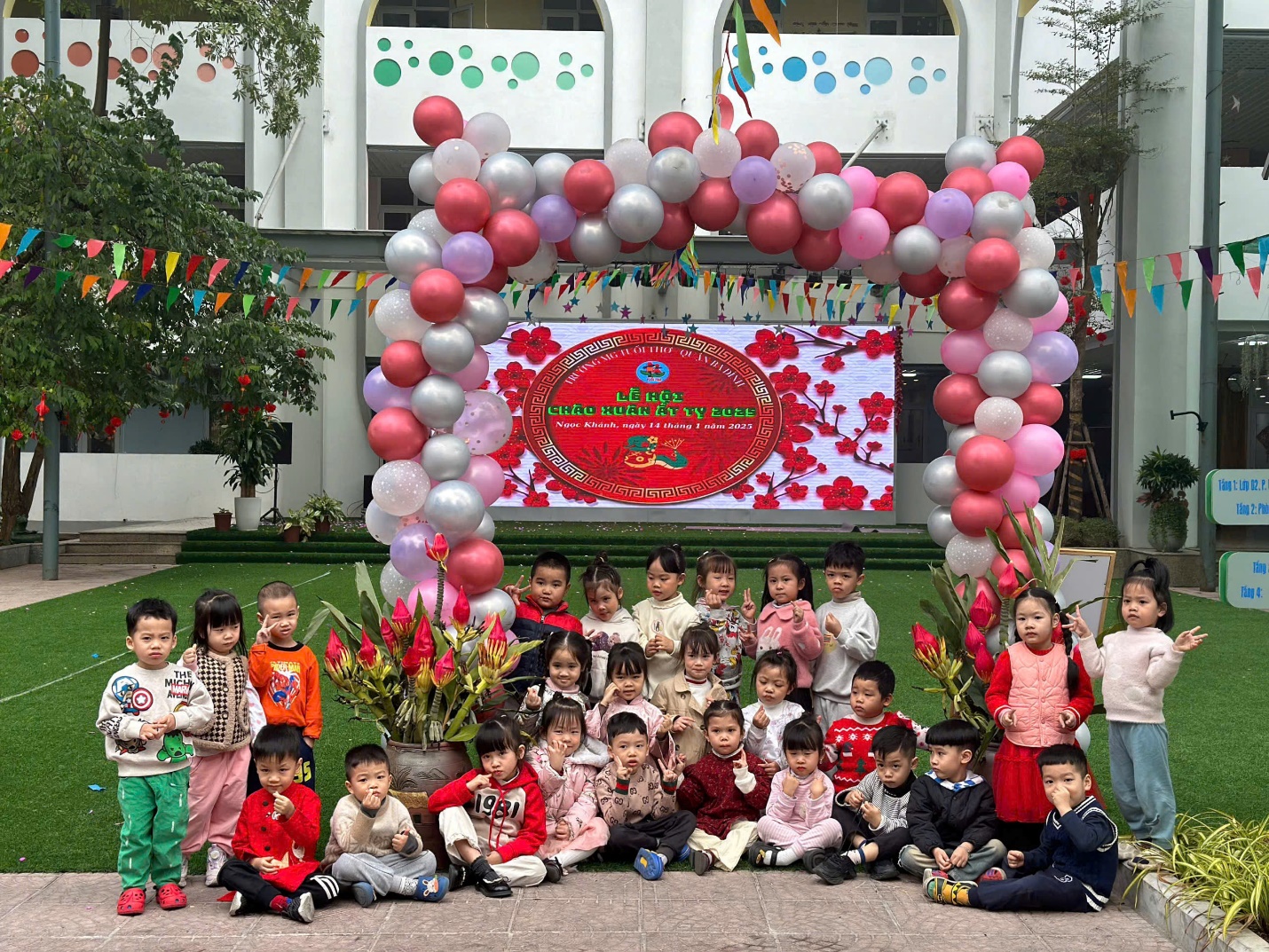 C:\Users\hp\Desktop\Ảnh B3\z6346714081730_e7498355f248a539a5fa4b890fea397c.jpg