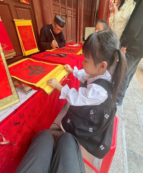 C:\Users\hp\Desktop\Ảnh B3\z6346714104099_e05e52c519dd029e325c5a38f09cd937.jpg