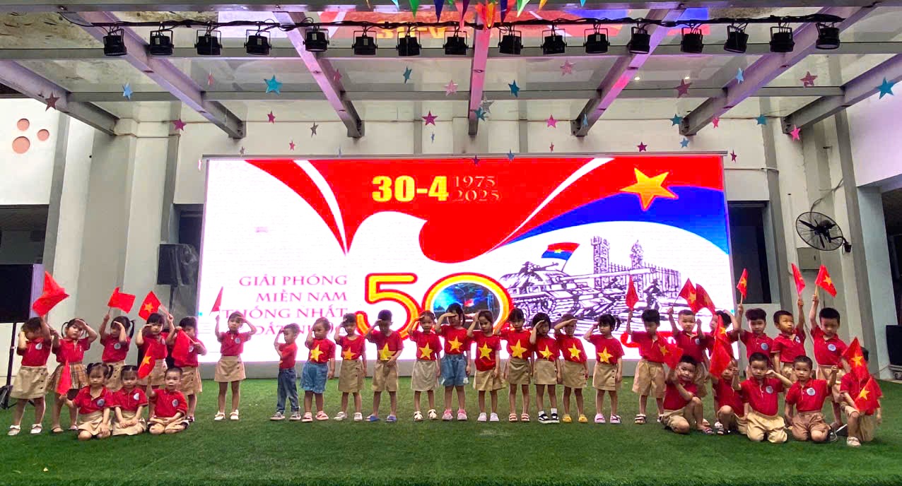 D:\Ảnh và video Tuổi Thơ\Trường Tuổi Thơ\7.ẢNH CHỤP HOẠT ĐỘNG CỦA TRẺ\2025.04.24 Ảnh chụp chào mừng 30.4\C1\z6548862927013_d83e6beb5932ace19d5dbb639f709fb5.jpg