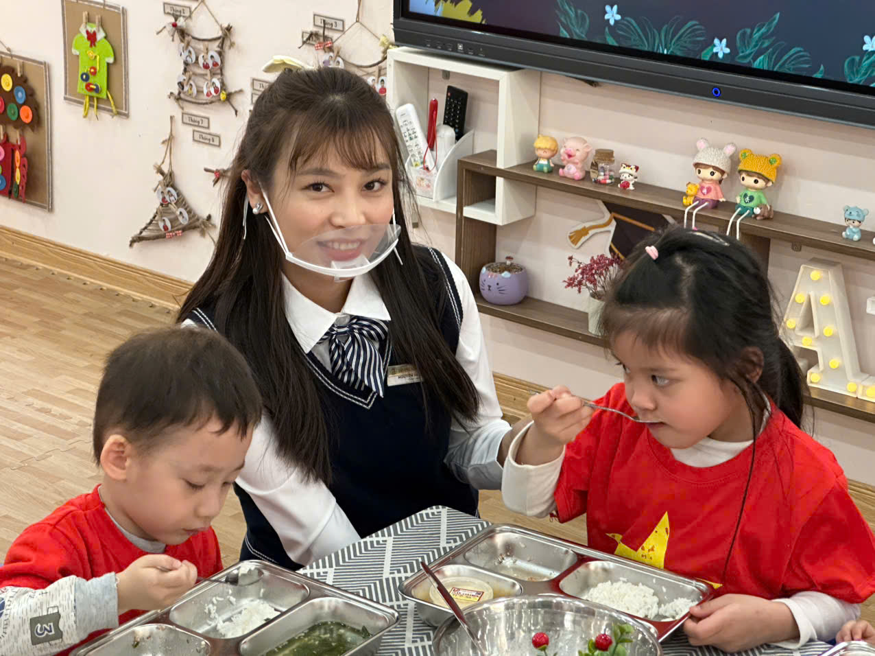 C:\Users\Ms PHUONG\Desktop\Giờ ăn\z7413120731010_d94a2aaec4ec218d915ba076923c1170.jpg