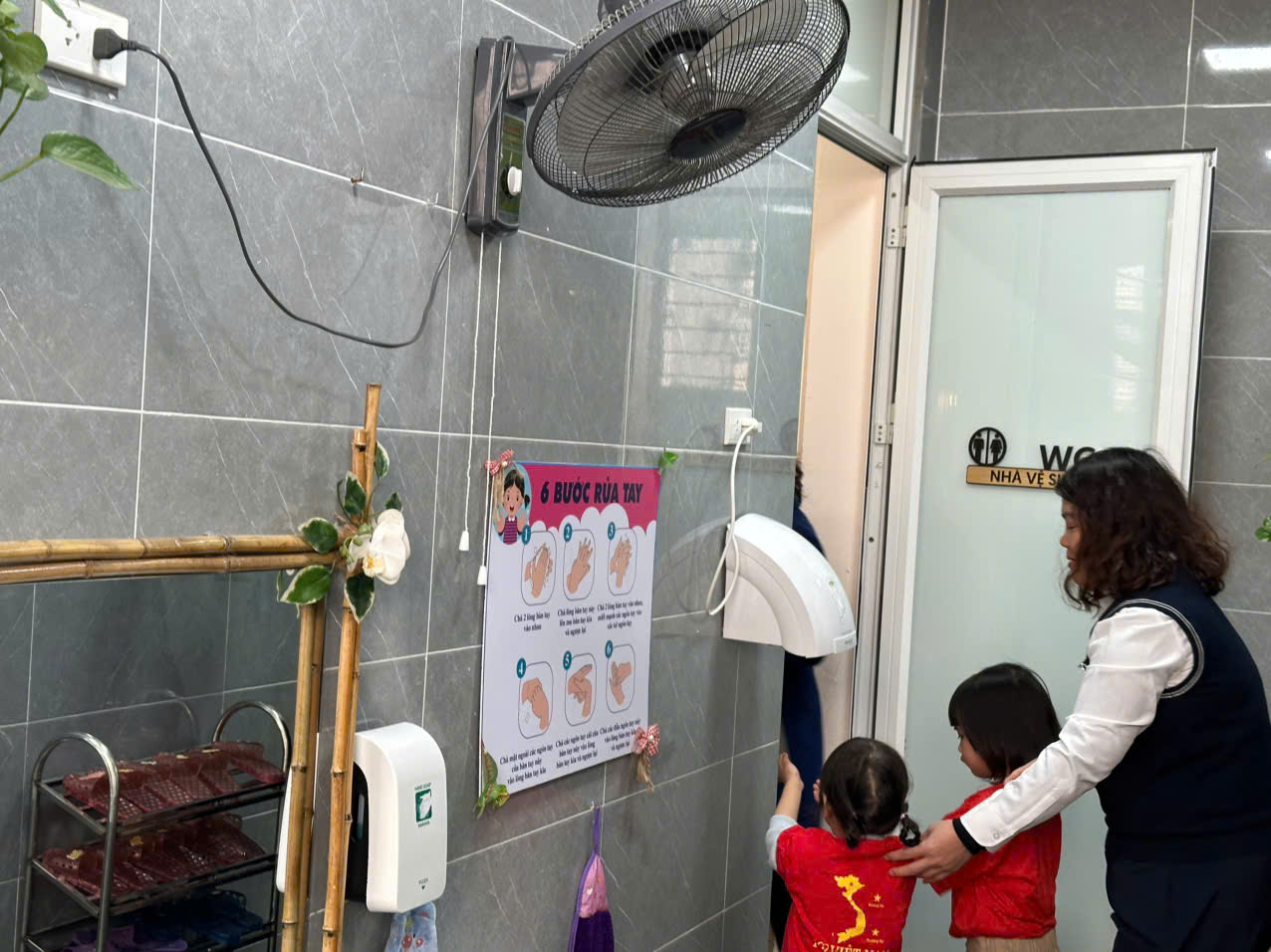 C:\Users\Ms PHUONG\Desktop\Giờ ăn\z7413120314979_133e8d3deb2ee90225b8e5d0c432cd13.jpg