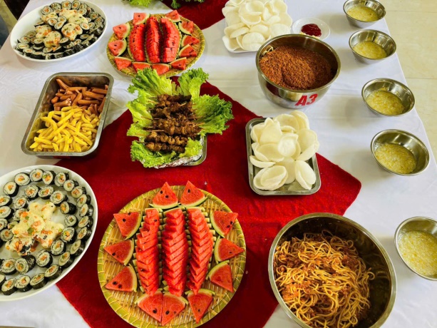 C:\Users\Admin\Desktop\Ảnh Buffet chào 2026\A3\gen-h-z7367350980385_91e80bb91a232190943fe25e1e5e48d7.jpg